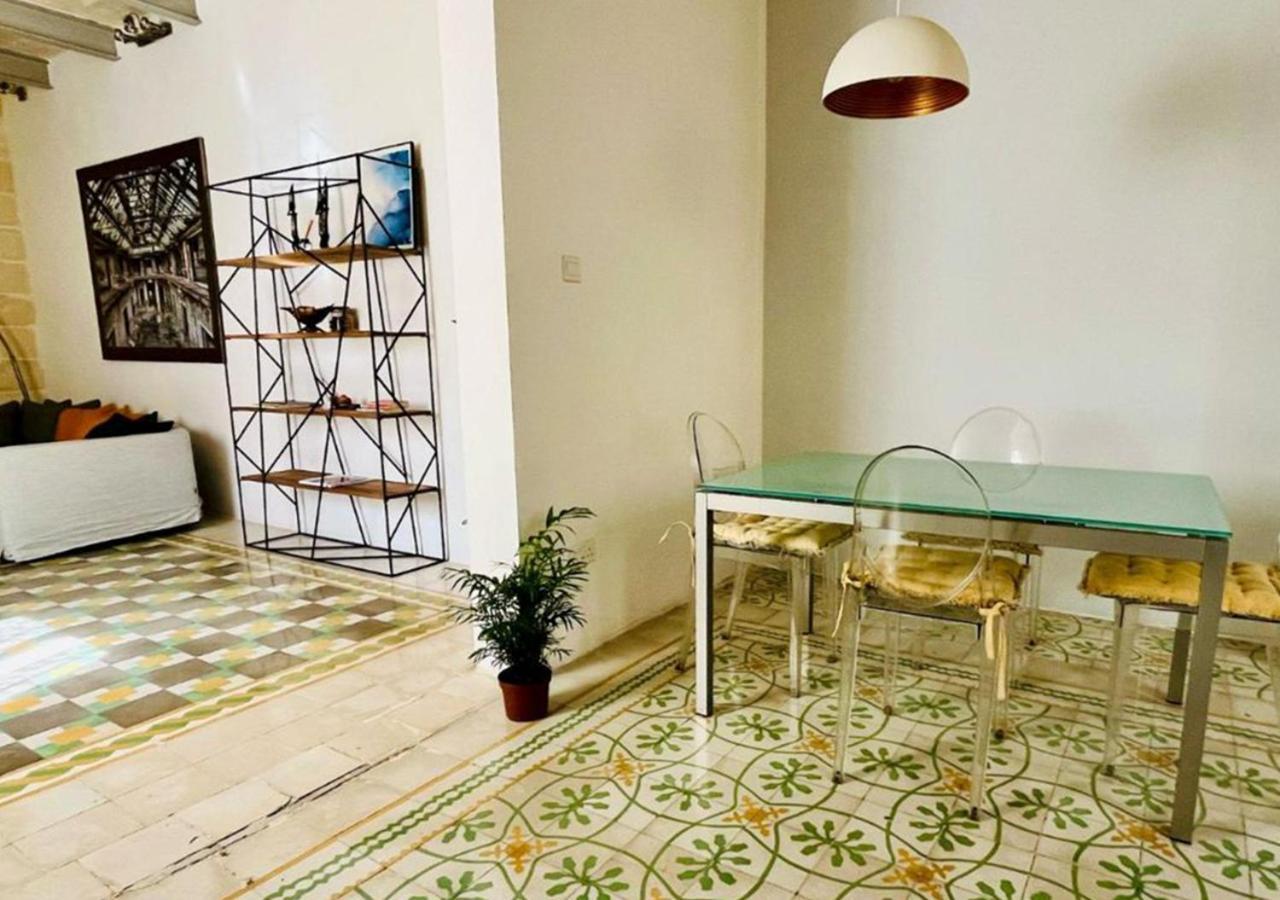 Deluxe One Bedroom Apartment 10 Meters From Valletta Center Exterior photo